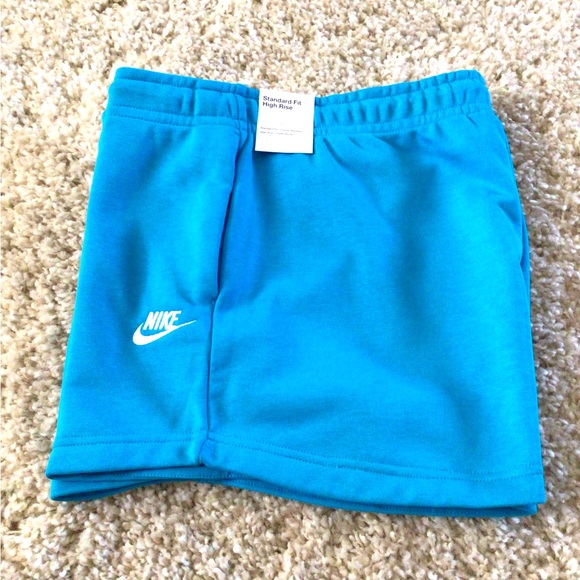 NWT - NIKE Shorts (Size L) - Picture 3 of 5